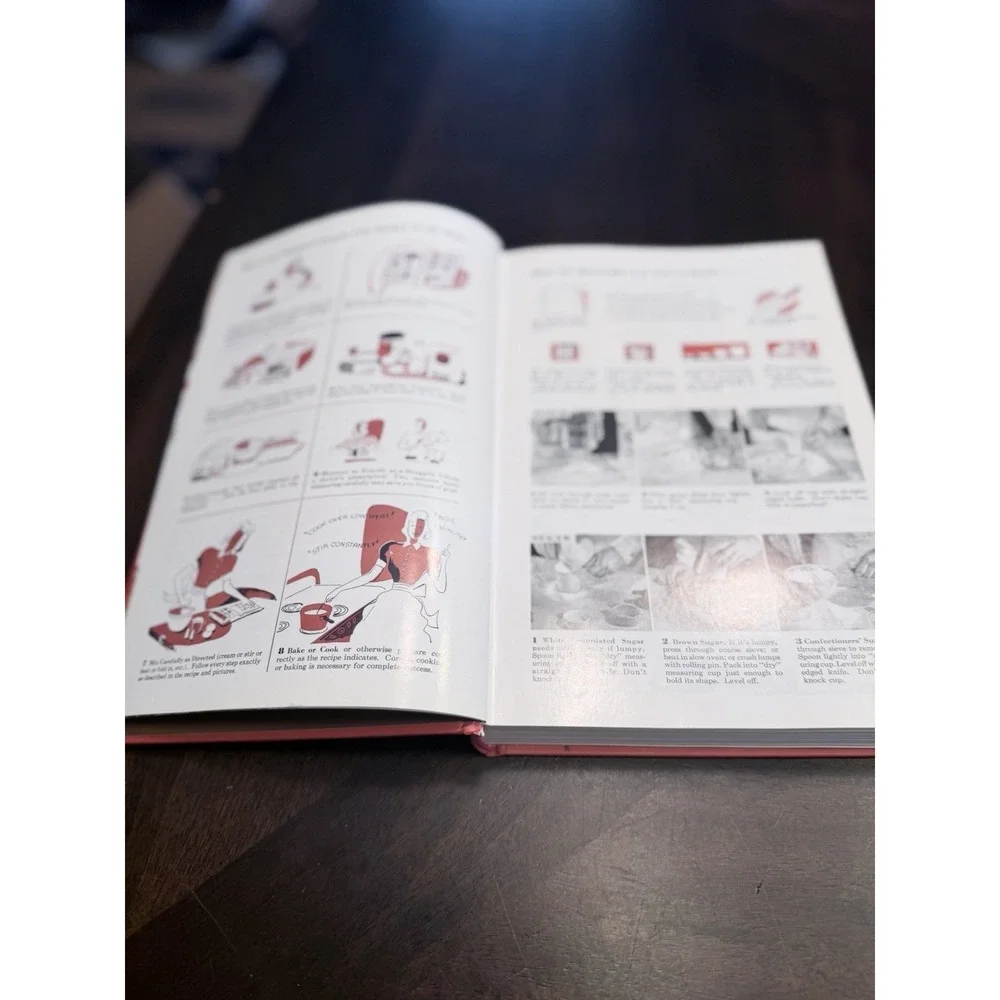Betty Crocker's Picture Cookbook, Facsimile Edition by Betty Betty Crocker...
